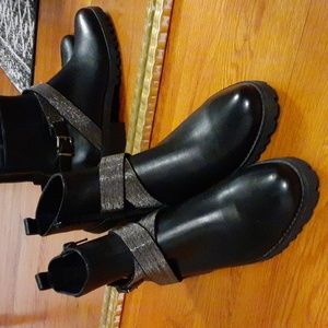NWOT Vaneli size 8.5 ankle boots